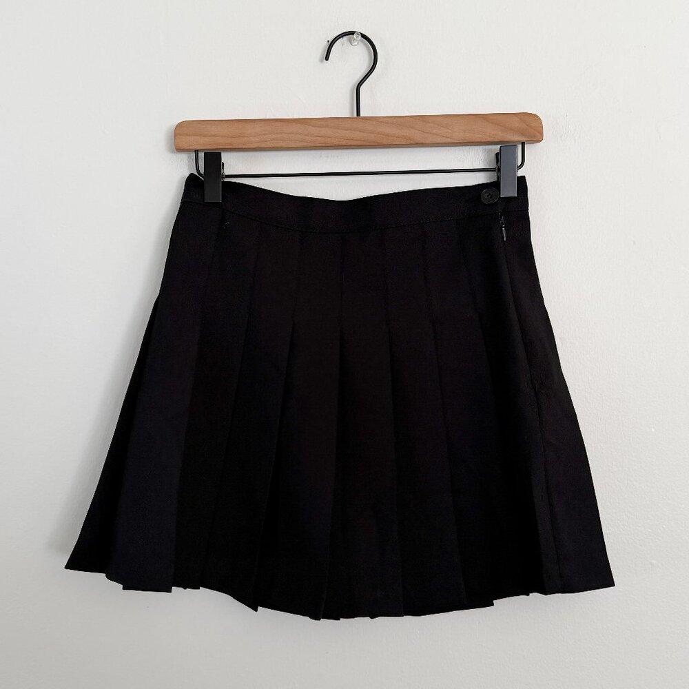 Women's Black Pleated Mini Skirt - Classic